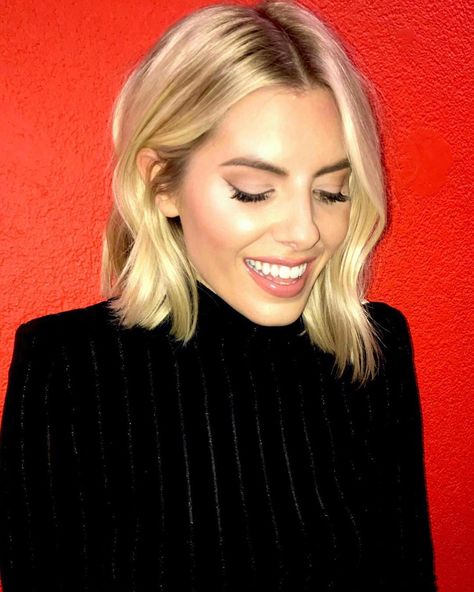 M O L L I E   K I N G on Instagram: “I’m currently looking the exact opposite to this - hair in a topknot, Christmas cardigan on, waiting for the Strictly Result! ...But really…” Mollie King Hair, King Bob, Blonde Green Eyes, Spring Haircuts, Mollie King, Short Bobs, Corte Bob, Christmas Cardigan, Lob Hairstyle