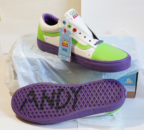 Buzz Lightyear Air Force 1, Toy Story Air Force 1, Toy Story Sneakers, Buzz Lightyear Custom Shoes, Toy Story Loungefly, Buzz Lightyear Costume, Disney Shoes, Photo Box, Buzz Lightyear