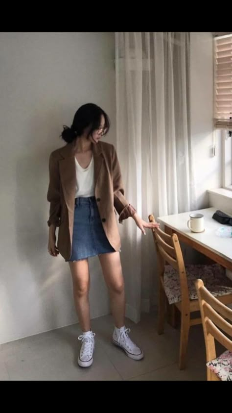 Brown blazer Gala Fashion, Korean Fashion Outfits, Summer Trends Outfits, Look Retro, Korean Fashion Trends, Street Style Chic, 가을 패션, Fashion Korean, Korean Street Fashion