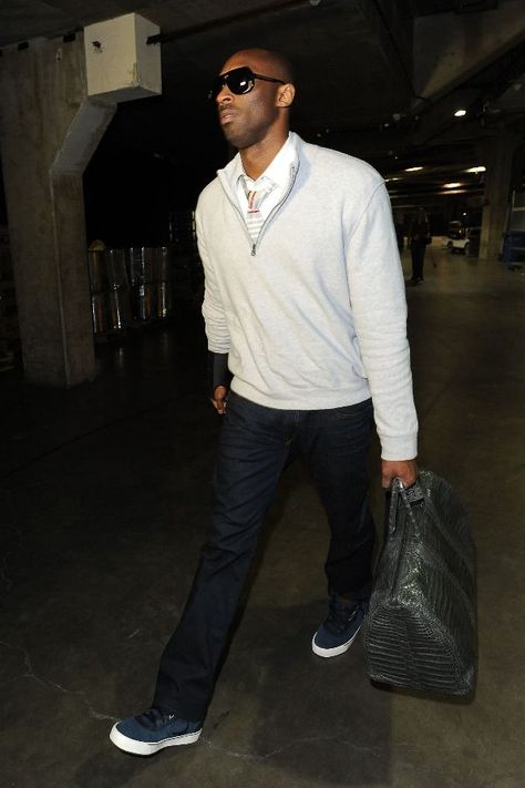 Kobe on gameday with this casual dressy look. Kobe Bryant Tribute, Outfits With Jordan 1s Fashion Styles, Mens Fashion Dressy, Spoken Word Poetry, Walter Payton, Shooting Guard, Kobe Bryant Black Mamba, Kobe Bryant Pictures, Nba Fashion