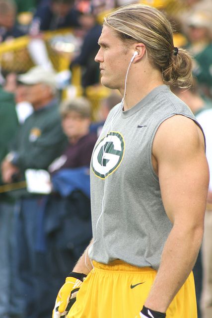 Clay Matthews.. Man what a real H-o-t-t-y!!!! Clay Mathews, Braids Green, Clay Matthews Iii, Packers Baby, Go Packers, Clay Matthews, Green Bay Packers Fans, Green Bay Packers Football, Nfl Player