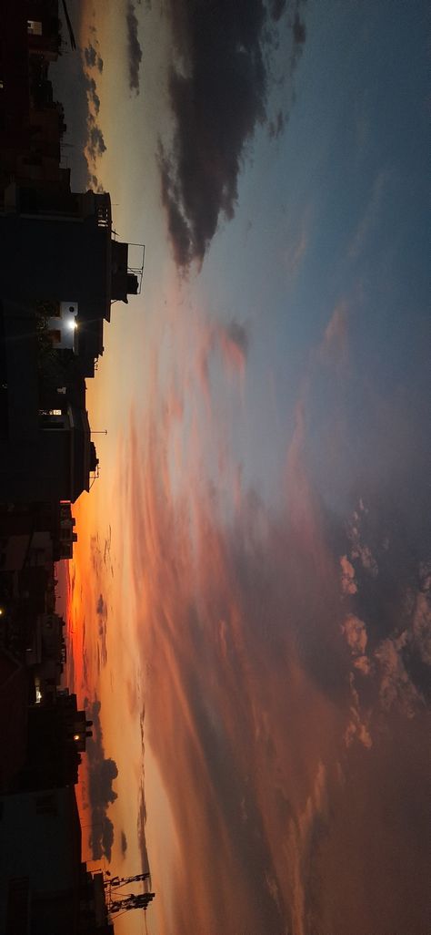 Drop a 🧡 if you like the click. Evening Night Sky, Real Sky Pics, Sky Pictures Real Life, Rainy Day Pictures, Shades Of Sky, Sky Pic, Sky Photography Nature, J-pop Music, The Click