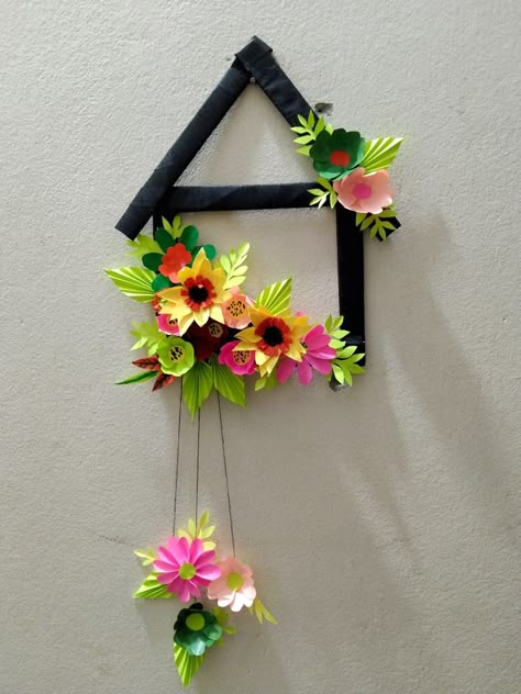 Wallmate/ color paper, the black house totally created by hard board paper 📜. Easily touching your eyes. Flowers Hanging, Paper Flower Wall Decor, Paper Wall Hanging, Paper Flower Decor, Paper Flower Crafts, Handmade Paper Crafts, Wall Hanging Crafts, How To Make Paper Flowers, Diy Paper Crafts Decoration