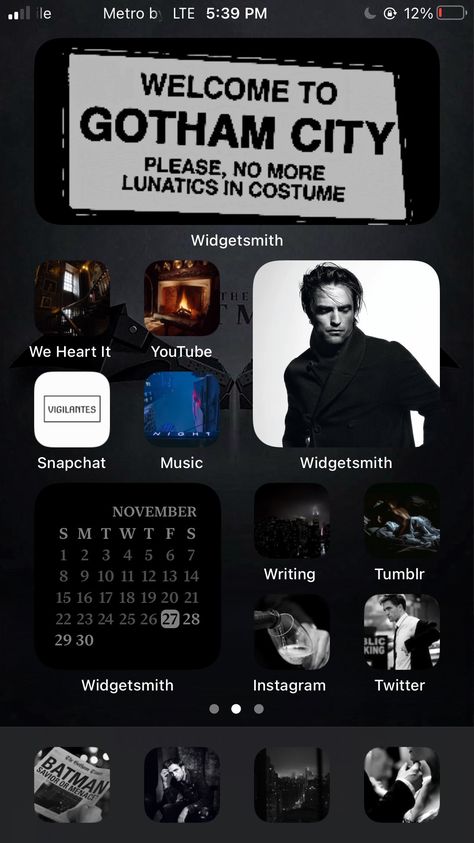 Wayne Tech Wallpaper, Batman Homescreen, Zapped Movie, Bruce Wayne Aesthetic, Batman Phone, Batman Theme, Batman Pictures, Dc Icons, Screen Icon