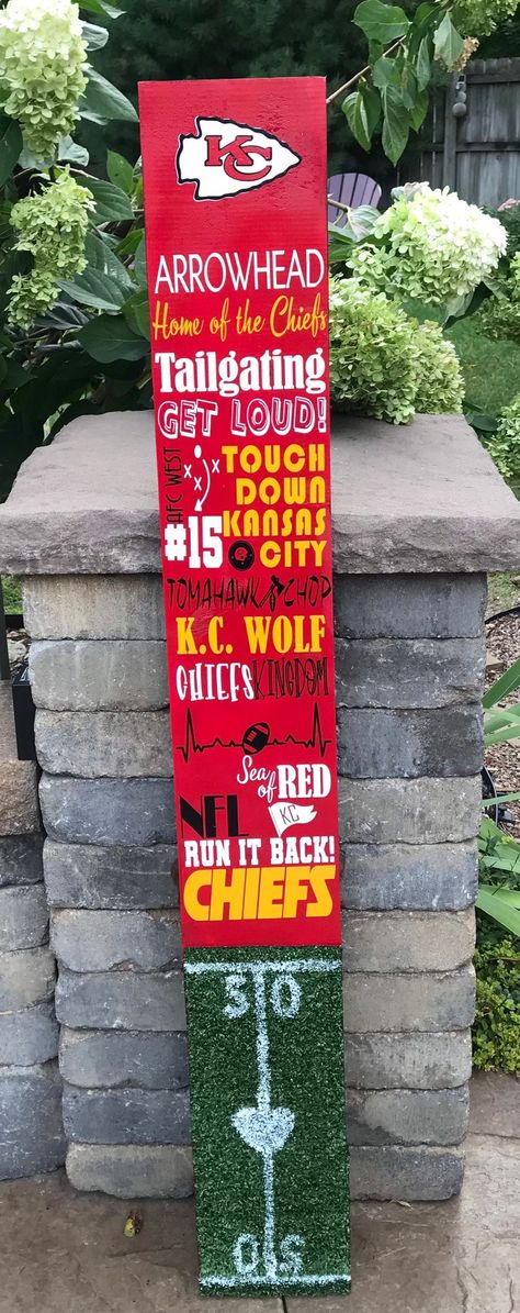 Reversible Kansas City Chiefs Kingdom Porch Signs Leaning - Etsy Kansas City Chiefs Painting Ideas, Kc Chiefs Porch Sign, Chiefs Porch Sign, Tomahawk Design, Chiefs Crafts, Kansas City Chiefs Funny, Kc Cheifs, Football Door Hangers, Board Crafts