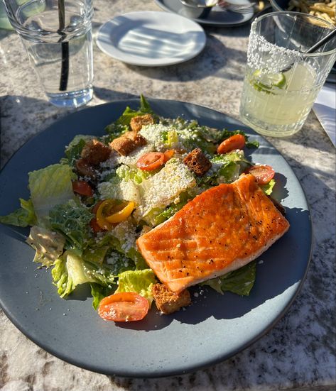 Cooked Salmon Aesthetic Food, Salmon Food Astethic, Healthy Dishes Aesthetic, Fish Dishes Aesthetic, Fish Food Aethstetic, Megan Astethic, Salmon Dinner Aesthetic, Grilled Salmon Aesthetic, Salmon Salad Aesthetic