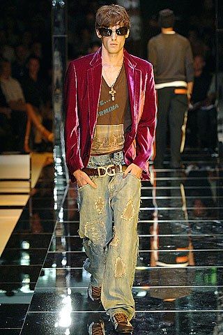 Men On Runway, 2006 Mens Fashion, Men’s Runway, Runway Fashion Men, Mens Dolce And Gabbana, 2000s Mens Fashion, Dolce And Gabbana Men, 2000s Runway Fashion, 70s Men Fashion