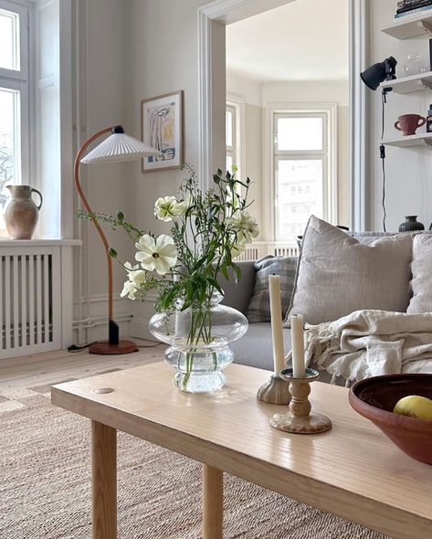 my scandinavian home: Ylva's Lovely Swedish Family Apartment with Blue and Yellow Accents Scandinavian Traditional Interior, Scandinavian Living Room Nordic Style, Scandi Apartment, Norwegian Interior, Swedish Homes, Norwegian House, Scandinavian Homes, Swedish Home, Swedish Interiors