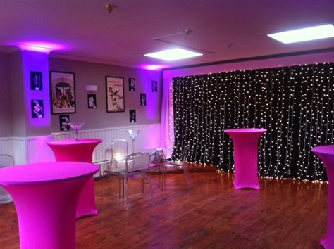 I would love to set up my club themed party like this its so cute but still really roomy! Club Setting Party, Diy Night Club Decor Party Ideas, Diy Nightclub Party, Club Themed Birthday Party, Club Theme Party Ideas At Home, Club Theme Party Ideas, 80s Nightclub, Club Themed Party, 40th Birthday Party Men