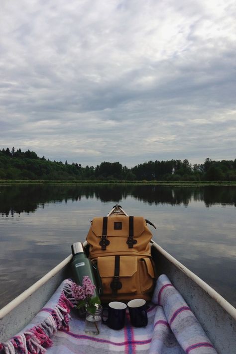 yes please Canoe Trip, Style Instagram, Canoe And Kayak, Canoeing, Lake Life, Oh The Places Youll Go, Adventure Awaits, Plein Air, The Great Outdoors