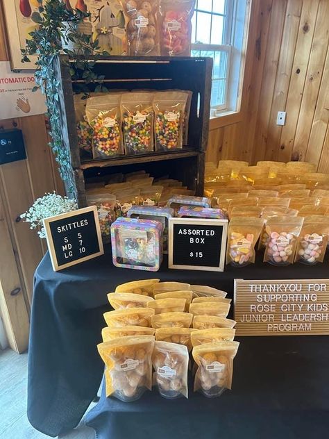 Farmers Market Candy Display, Freeze Dried Candy Display Ideas, Freeze Dried Candy Display, Food Vendor Booth Ideas, Candy Booth, Freeze Dried Food Storage, Best Freeze Dried Food, Food Vendor, Farmers Market Display