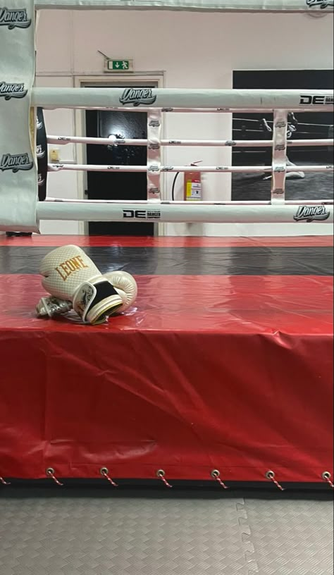 Boxing Fake Story, Boxing Ring Aesthetic, Boxer Aesthetic, Mixed Martial Arts Training, Boxing Rings, Boxe Thai, Boxing Ring, Gym Wallpaper, Boy Box