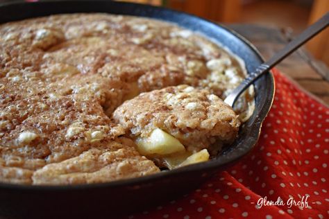 A tasty sweet caramel apple cake with a sourdough batter..so delicious! #thme #sourdoughcake #applecake #sugarfree #latvianapplecake Thm Sourdough, Apple Crumble Cake, Dough Starter, Caramel Apple Cake, Crumble Cake, Mama Recipe, Trim Healthy Mama Recipes, Thm Desserts, Thm Recipes