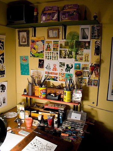 Inspirational Lucy Knisley, Home Art Studios, Workspace Desk, Art Studio Space, Art Studio Organization, Art Studio At Home, Studio Organization, Room Goals, Studio Room