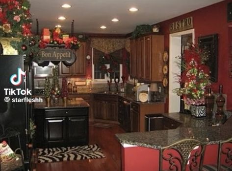 2000s Kitchen, Christmas Kitchens, Tuscan Decorating Kitchen, Kitchen Drawing, Kitchen Christmas, Tuscan Design, Tuscan Kitchen, Amazing Kitchen, Mediterranean Home Decor