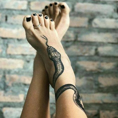 This black on one foot with moon by head or on head other a white colored snake with sun Black And White Tattoos, Best Leg Tattoos, Tattoo Snake, White Tattoos, Snake Tattoo Design, Smiley Piercing, Inspiration Tattoos, Cat Tattoos, Tiny Tattoo