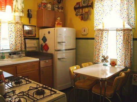 Environment Reference, Trendy Apartment, Grandmas Kitchen, Cozy Kitchen, Aesthetic Rooms, Yellow Walls, Retro Home, Home Interiors, Dream House Decor