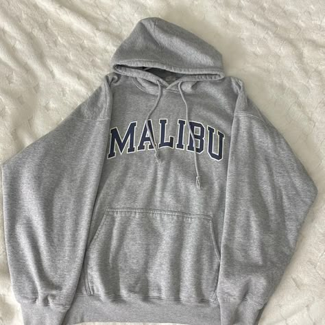 Brandy Melville Malibu Grey Hoodie Brandy Melville Png, Cute Brandy Melville Outfits, Brandy Hoodies, Brandy Melville Hoodies, Brandy Crewneck, Brandy Clothes, Malibu Hoodie, Brandy Melville Clothes, Brandy Aesthetic