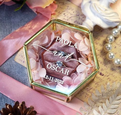 Wedding Ring Glass Box Ideas, Glass Ring Box Wedding, Art Deco Ring Box, Wedding Rings Box Ideas, Wedding Ring Holder Ideas, Wedding Trinkets, Velvet Ring Box Wedding, Wedding Ring Box For Ceremony, Wedding Ring Box Glass