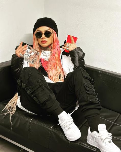 Stem Lesbian Style, Stem Lesbian, Snow Tha Product, Lesbian Style, Celeb Outfits, Animal Art Projects, Lesbian Fashion, Teyana Taylor, Matching Couple Shirts