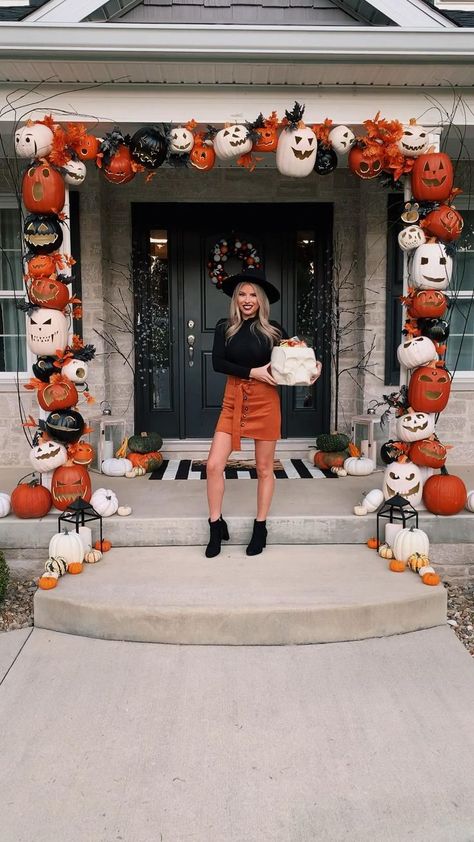 Halloween Porch: Pumpkin Arch! @macy.blackwell in 2022 | Halloween outdoor decorations, Halloween outside, Halloween porch Pumpkin Arch, Porche Halloween, Macy Blackwell, Halloween Decor Diy, Halloween Diy Outdoor, Halloween Outside, Casa Halloween, Holiday Decor Halloween, Diy Halloween Decor