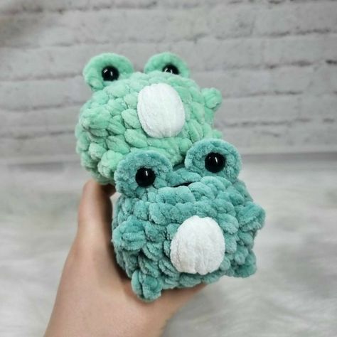 Aesthetic Patterns, Easy Crochet Animals, Confection Au Crochet, Crochet Aesthetic, Handmade Plushies, Crochet Frog, Crochet Cow, Cute Stuff, Kawaii Crochet