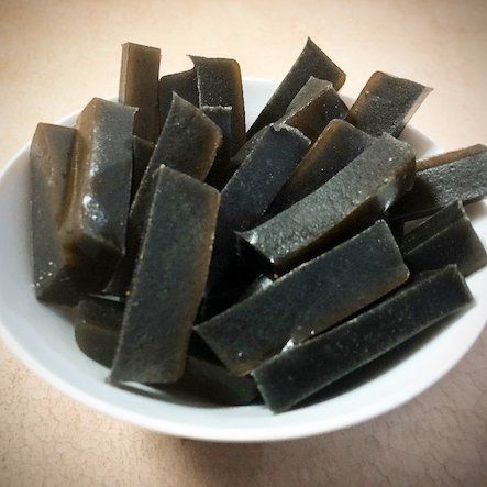 Licorice Recipe, Black Licorice Candy, Liquorice Recipes, Black Liquorice, Natural Food Dye, Licorice Candy, Ketogenic Desserts, Beef Gelatin, Keto Candy