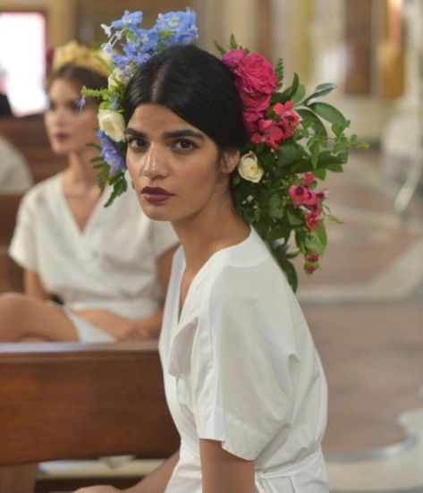 Bhumika Arora, Models Backstage, Flowers In Her Hair, Long Hair Tutorial, Scene Hair, Arte Inspo, Protective Styles, Flowers In Hair, Locs