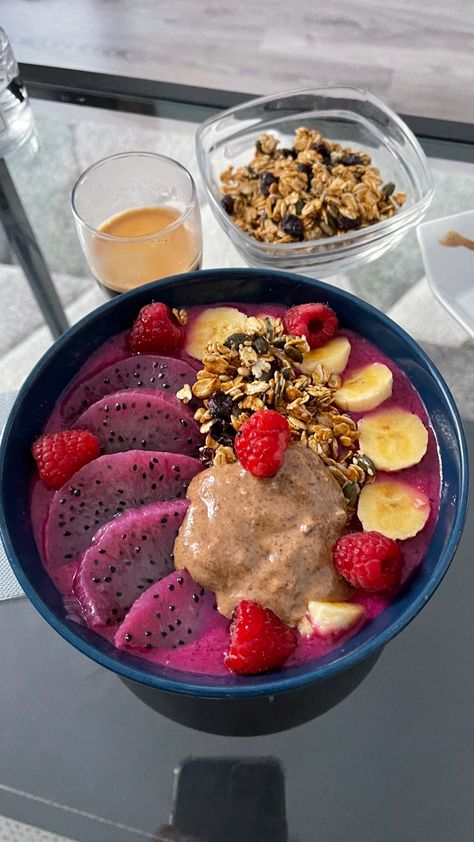 Dragon Fruit Acai Bowl, Dragonfruit Smoothie Bowl, Smoothie Bowl Aesthetic, Bowl Aesthetic, Dragon Fruit Smoothie, Acai Fruit, Smoothie King, Drink Aesthetic, Food Inspo