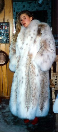 Long Fur Coat, Denim Coat Women, Girls Fur, Coyote Fur, Fabulous Furs, Fur Coat Vintage, Fur Coats Women, Fox Fur Coat, Vintage Fur