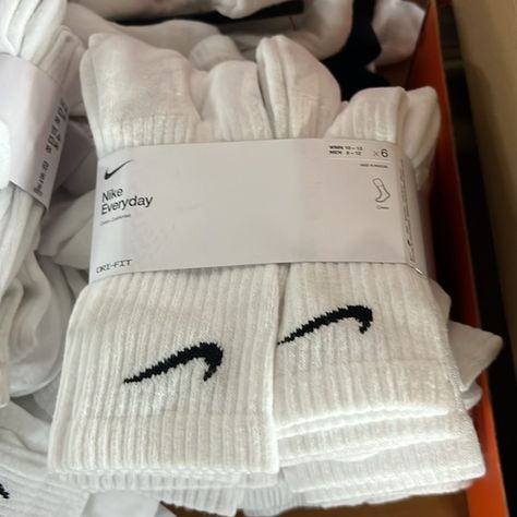 Nike 6 Pack White Crew Socks Size Large 8-12 Slightly dirty or Broken Packaging White Nike Socks, White Crew Socks, Nike Crew Socks, Pink And Black Nikes, Socks Nike, Socks Aesthetic, Nike Crew, Dr Shoes, Nike Socks