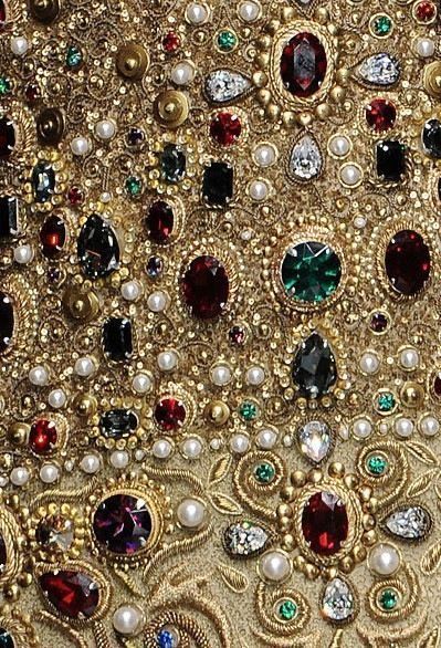 Couture Embroidery, Bead Embroidery Patterns, Technology Fashion, Crazy Quilting, Gold And Red, Couture Details, Gold Work, Bead Embroidery, Rococo