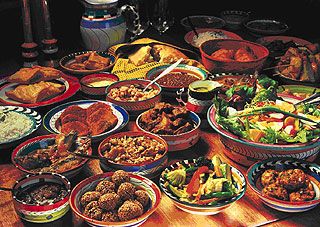 There is a rich culture in traditional African foods.  Certain types of dishes represent special occasions or rights of passage. Romania Food, Kitchen Trash, Cabinet Color, Restaurant Week, Emily Henderson, African Food, Food Festival, Popular Recipes, Food Guide