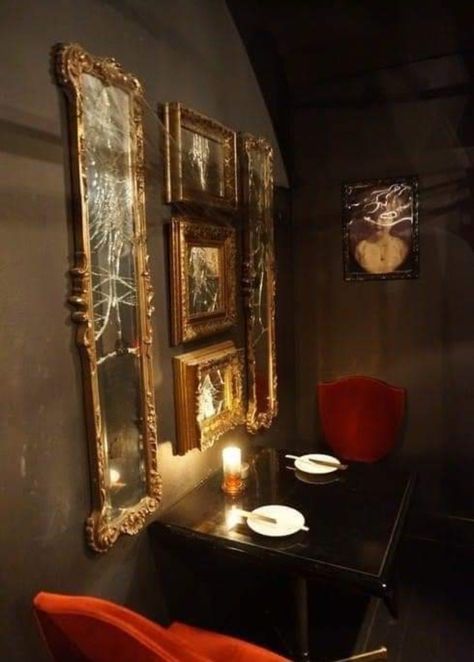 Vampire cafe Tokyo Japan Vampire Cafe Tokyo, Gothic Cafe, Vampire Cafe, Antique Cafe, Dream Studio, Tokyo Japan, Tokyo Ghoul, Late Night, Room Ideas