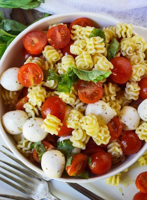 Save Caprese Pasta Salad Recipes, Caprese Burger, A Southern Soul, Lemon Garlic Pasta, Caprese Pasta Salad, Oil Dressing, Caprese Pasta, Caprese Chicken, Rotini Pasta