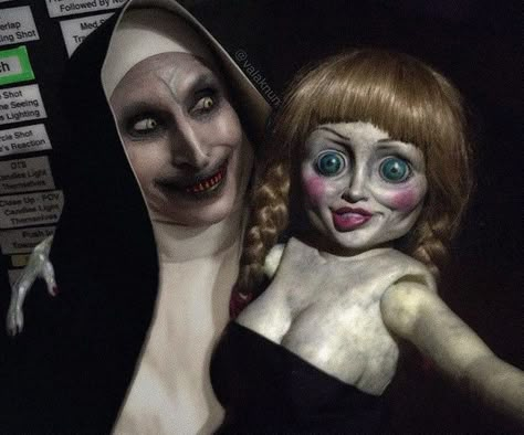 valak the demon nun 🔵 on Instagram: “#selfie with my bestie❤️👭 love her so much, you are honestly the best #sister👭👭 #thenun #annabelle #sistersquad #bestie #sisterselfie💖💖” Demon Nun, Bestie Love, Free Green Screen Backgrounds, Funny Lock Screen Wallpaper, Black Hd Wallpaper, Creepy Core, The Nun, Movie Horror, Scary Funny