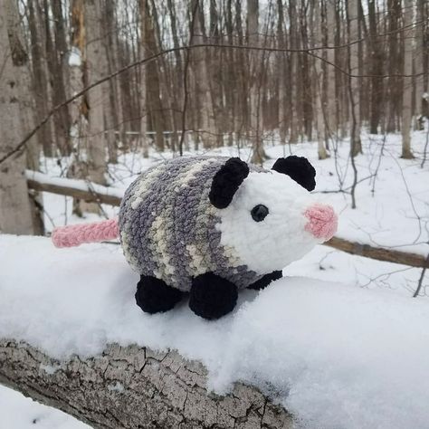 Crochet Opposum Pattern, Winter Crochet Amigurumi, Crochet Opossum Free Pattern, Possum Crochet Pattern Free, Opposum Crochet, Opossum Crochet Pattern Free, Crochet Possum Free Pattern, Possum Crochet Pattern, Chunky Yarn Amigurumi