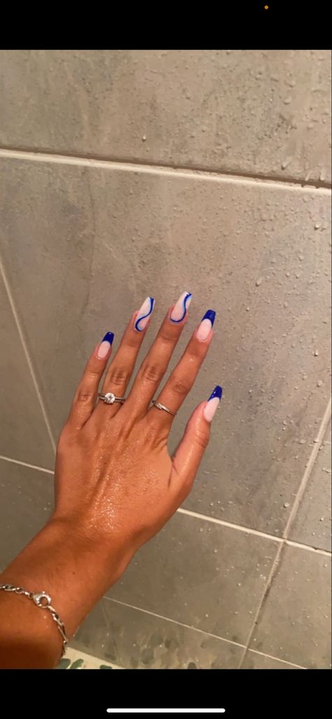 Nails Bleu Pastel, Dark Blue Nails Inspiration, Blue Nails With Lines, Blue Lines Nails, Blue Nails Hoco, Nails Bleu Roi, Nail Inspo Royal Blue, Easy Nailarts, Blue Nail Inspired