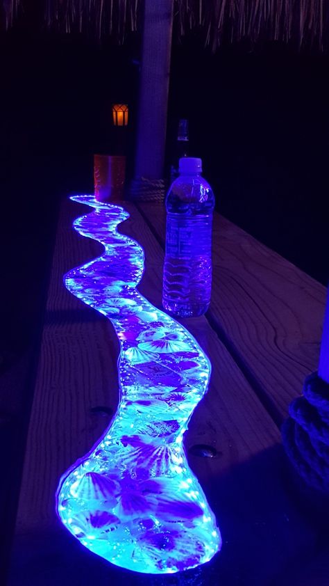 Epoxy Resin Table With Led Lights, Designer Comforter Sets, Wooden Box Crafts, Glitter Paint For Walls, Glow Table, Resin Table Top, Resin Countertops, Wood Table Diy, Fantasy Furniture