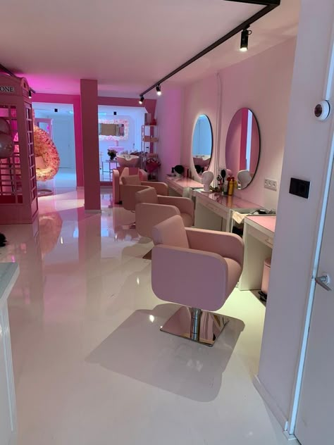 Hair Suite, Beauty Bar Salon Ideas, Beauty Shop Decor, Makeup Studio Decor, Pink Salon, Beauty Room Salon, Home Hair Salons, Salon Styling Chairs, Hair Salon Business