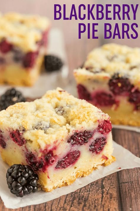 Blackberry Pie Bars - A shortbread crust, a creamy, custard-like blackberry pie filling, and a crumb topping. Delicious alternative to blackberry pie! Blackberry Bars, Blackberry Desserts, Blondies Recipes, Blackberry Pie Bars, Pie Squares, Blackberry Dessert, Brown Eyed Baker, Bunsen Burner, Blackberry Pie