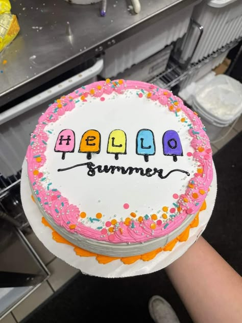 Summer Themed Cakes Ideas, Fun Summer Cake Ideas, Simple Summer Cake Designs, Dq Ice Cream Cake Design, Cute Summer Cake Ideas, Summer Cake Ideas Decorating, Summer Sheet Cake Designs, Summer Cookie Cake Designs, Dairy Queen Ice Cream Cake Designs