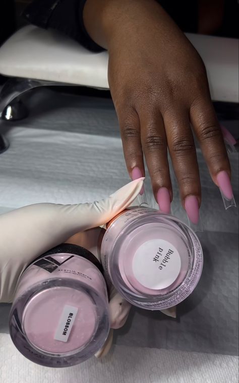 Nail Technician Aesthetic Job, Getting Nails Done Aesthetic Salon, Nail Tech Black Women, Successful Nail Tech Aesthetic, Nail Buisness Aesthetic, Nails Tech Aesthetic, Nail Tech Life, Nailtech Aesthetic, Nail Technician Aesthetic