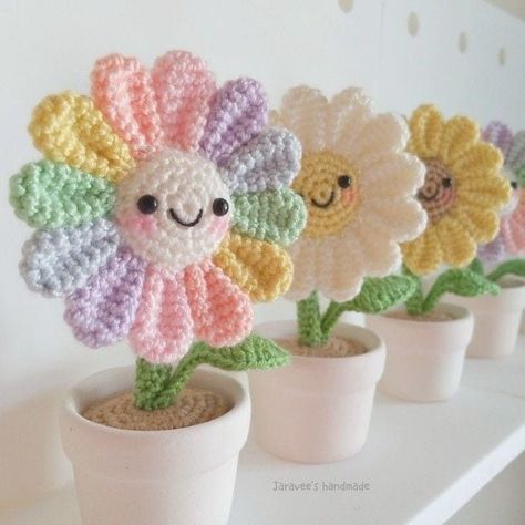 Amigurumi Flower, Flower Outfit, Crochet Flowers Free Pattern, Crochet Bouquet, Crocheted Flowers, Crochet Business, Crochet Plant, Kawaii Crochet, Seni Origami