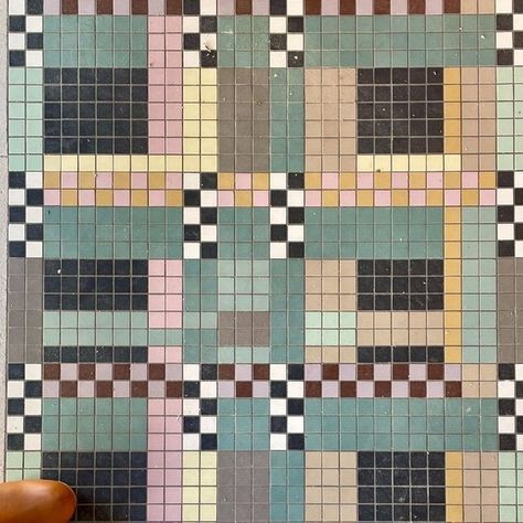 Tile Color Combinations, Cool Tile Designs, Floor Mosaic Tile, Restaurant Tiles, Unique Tile Patterns, Bathroom Mosaic, Subway Tile Patterns, Tile Design Ideas, Eclectic Tile