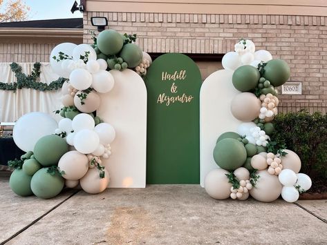 Shimmer & Confetti on Instagram: “𝑇𝑤𝑜 𝑠𝑜𝑢𝑙𝑠, 𝑜𝑛𝑒 ℎ𝑒𝑎𝑟𝑡! 💍 This stunning setup by @houstonwehaveaparty is definitely meant for an engagement celebration😍 #shimmerandconfetti…” Theme Bapteme, Sage Green Baby Shower, Baby Shower Balloon Arch, Clear Acrylic Wedding Invitations, Christening Decorations, Intimate Engagement, First Communion Decorations, Outside Baby Showers, Simple Birthday Decorations