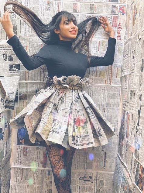 Newspaper Outfit Paper Dresses, Newspaper Dress Photoshoot, Culture Photoshoot Ideas, News Paper Outfit, Fashion Show Ideas Theme, Newspaper Costume, Newspaper Dress Fashion, Newspaper Dress Diy, Newspaper Photoshoot Ideas