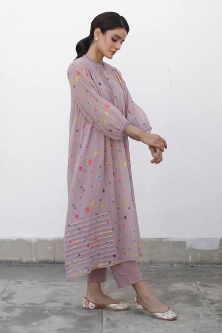 Buy Pink Kurta Kota And Embroidery Floral Round Faya Set For Women by Begum Pret Online at Aza Fashions. Asymmetric Kurta, Embroidered Buttons, Pink Kurta, Kurta Patterns, Fancy Suit, Print And Embroidery, Simple Kurta Designs, Designer Kurti Patterns, Kurta Set For Women