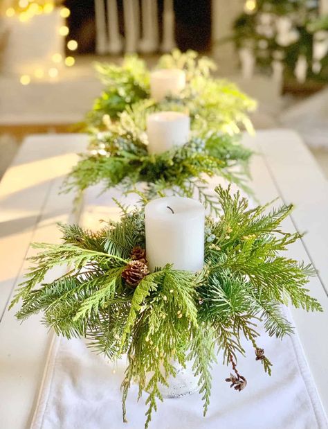 Christmas Inspiration in this green and white home tour. Green And White Christmas Decor, Christmas Presentation, Green And White Christmas, Christmas Greens, Cedar Wreath, Fresh Christmas Trees, White Christmas Decor, Christmas Table Settings, Christmas Tree Lighting