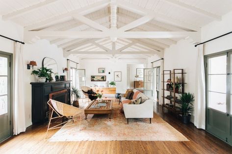 Style Californien, Boho Bungalow, Matt Helders, California Architecture, Hollywood Hills Homes, Mark Ruffalo, California Cool, Zooey Deschanel, Hollywood Hills